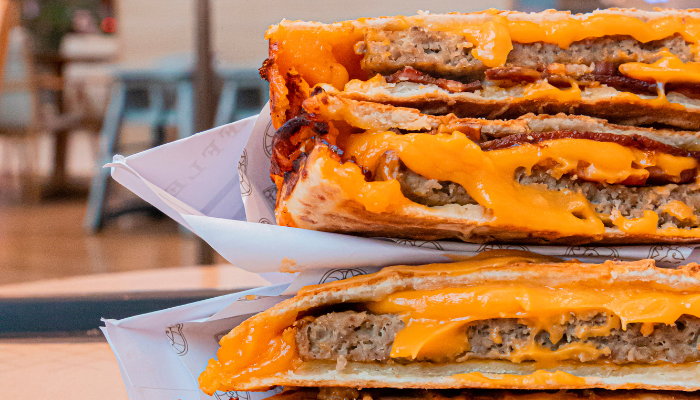 Waffle salgado? The Waffle King lança hambúrguer no waffle - por Estadão