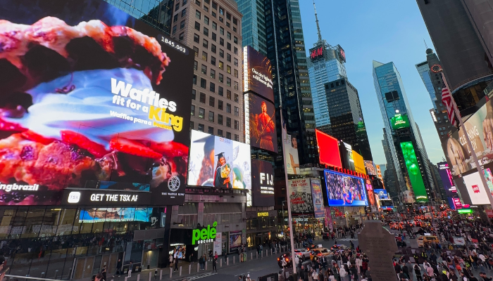 The Waffle King comemora Dia Internacional do Waffle na Times Square